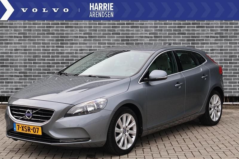 Grijs Gebruikt 2014 Volvo V40 Summum Stationwagen | € 15.194 (Eerlijke prijs) - Afbeelding 1/4