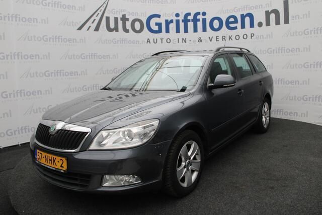 Grijs Gebruikt 2010 Skoda Octavia Business Line Stationwagen | € 2.990 (Goede deal) - Afbeelding 1/4