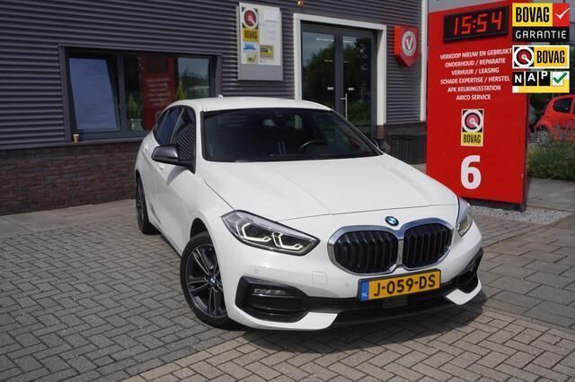 Wit Gebruikt 2020 BMW 118 Executive Hatchback | € 20.950 (Eerlijke prijs) - Afbeelding 1/4