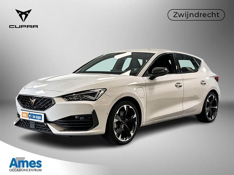 Wit Gebruikt 2023 Cupra Leon VZ Hatchback | € 28.495 (Eerlijke prijs) - Afbeelding 1/4