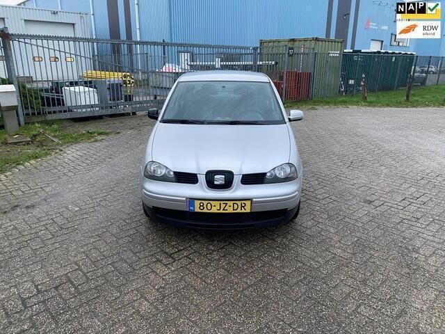 Grijs Gebruikt 2002 Seat Arosa Stella Hatchback | € 1.399 (Iets duurder) - Afbeelding 1/4