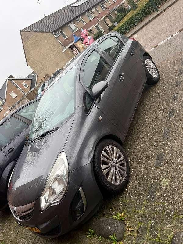 Occasion 2011 Opel Corsa Color Edition Sedan | € 2.000 (Goede deal) - Afbeelding 1/4