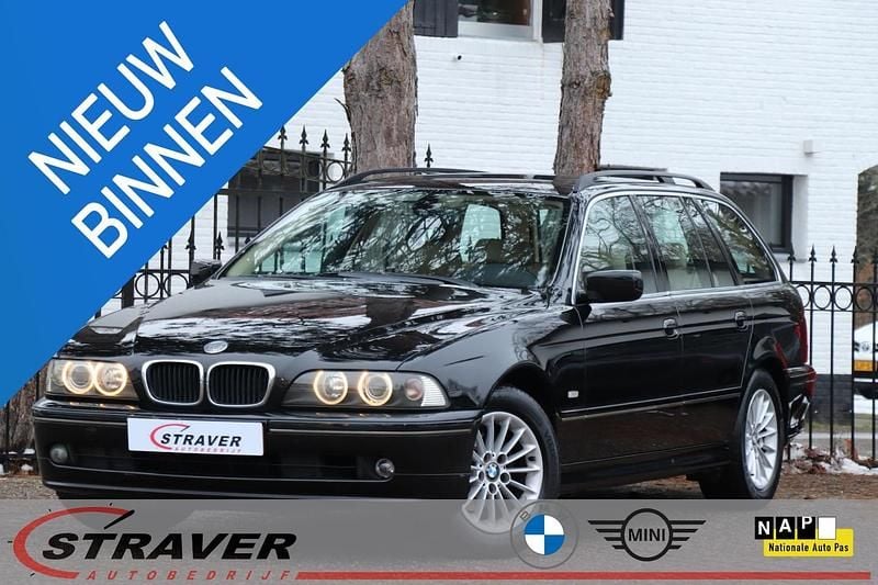 Zwart Occasion 2003 BMW 520 Stationwagen | € 2.950 (Iets duurder) - Afbeelding 1/4