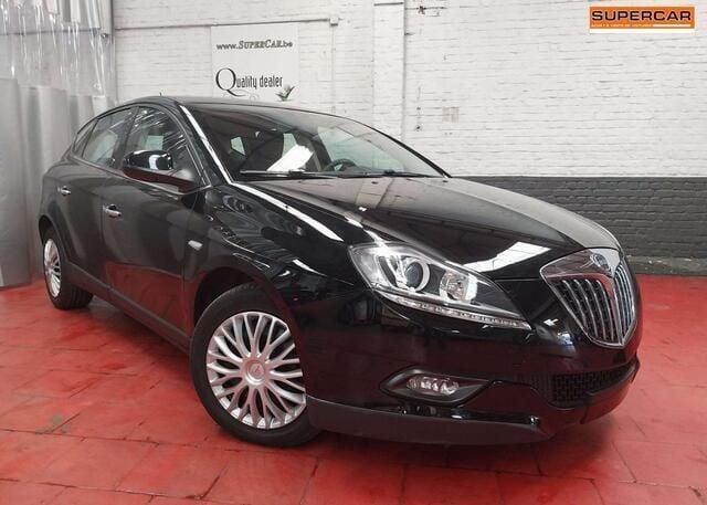 Zwart Gebruikt 2009 Lancia Delta Sedan | € 6.490 - Afbeelding 1/4