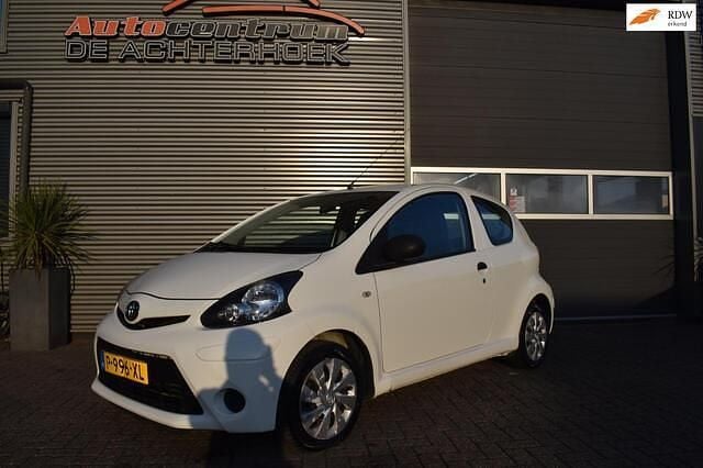 Wit Gebruikt 2012 Toyota Aygo Hatchback | € 3.499 (Goede deal) - Afbeelding 1/4