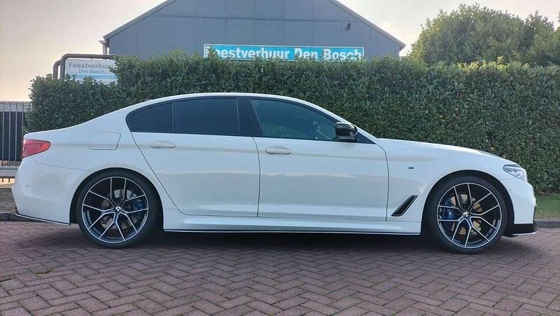 Wit Occasion 2017 BMW 530 M Sport Sedan | € 32.000 - Afbeelding 1/4
