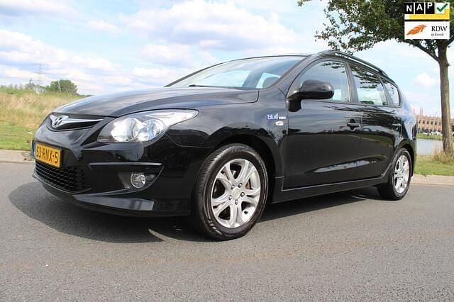 Zwart Gebruikt 2011 Hyundai i30 Stationwagen | € 2.875 (Eerlijke prijs) - Afbeelding 1/4