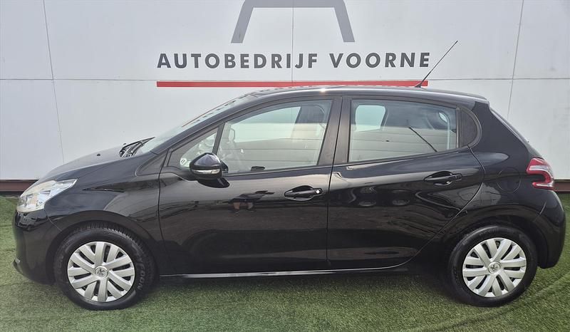Zwart Gebruikt 2014 Peugeot 208 Active Hatchback | € 8.045 (Eerlijke prijs) - Afbeelding 1/4