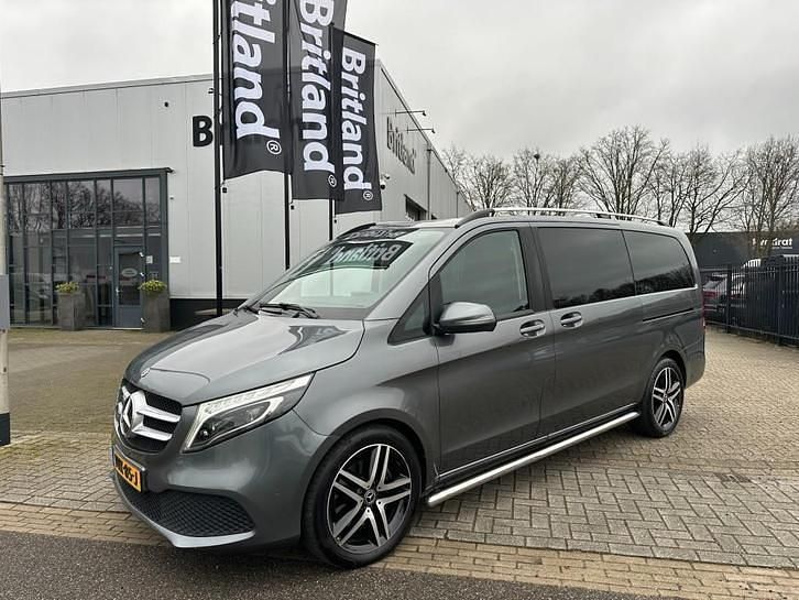 Grijs (metallic) Occasion 2021 Mercedes V250 MPV | € 43.950 (Super prijs) - Afbeelding 1/4