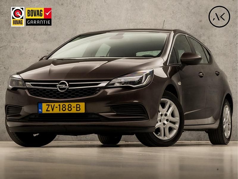 Bruin Occasion 2019 Opel Astra Sport Hatchback | € 13.945 (Eerlijke prijs) - Afbeelding 1/4
