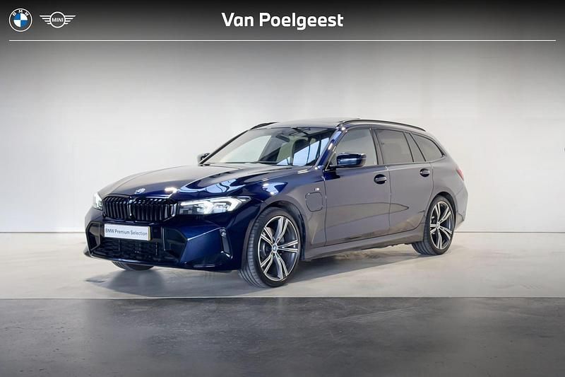 Blauw Gebruikt 2024 BMW 320e M Sport Stationwagen | € 44.895 (Eerlijke prijs) - Afbeelding 1/4