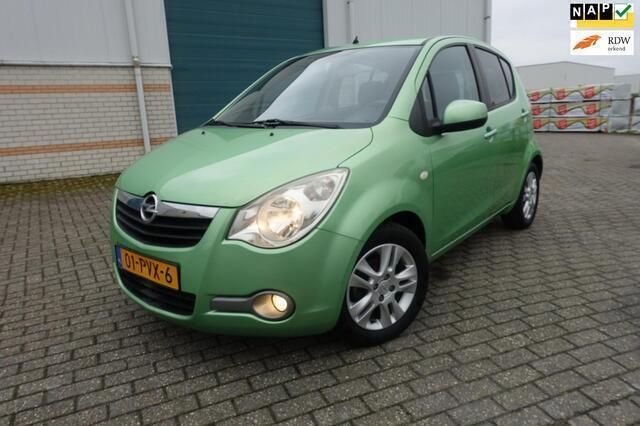 Groen, metallic lak Gebruikt 2011 Opel Agila Edition Hatchback | € 4.995 (Eerlijke prijs) - Afbeelding 1/4