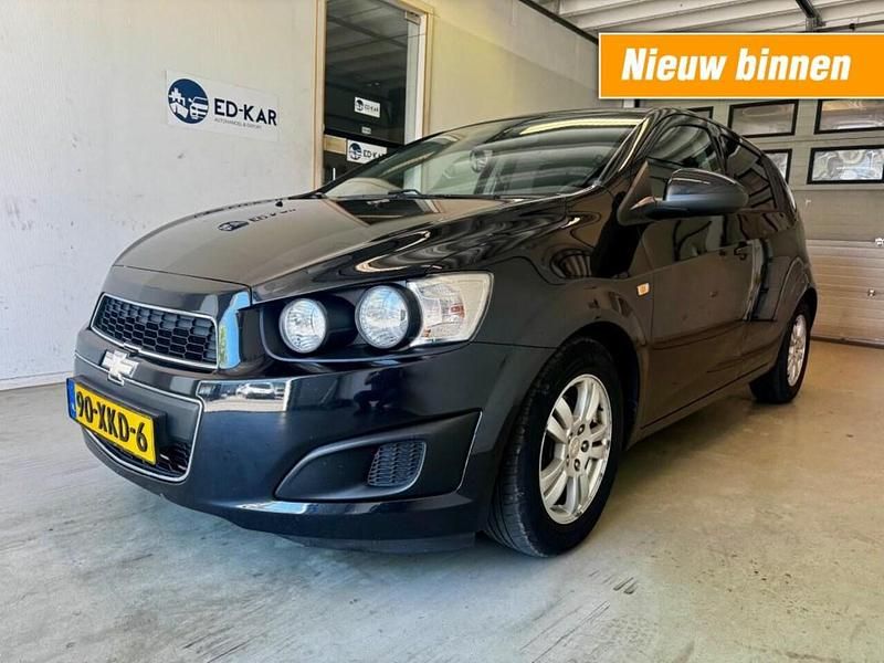 Zwart Gebruikt 2012 Chevrolet Aveo LT Hatchback | € 2.295 (Eerlijke prijs) - Afbeelding 1/4