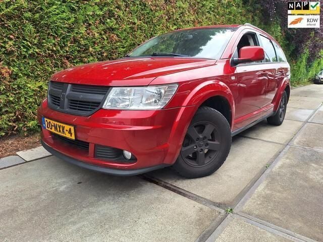 Rood, metallic lak Gebruikt 2011 Dodge Journey SXT SUV | € 3.200 - Afbeelding 1/4