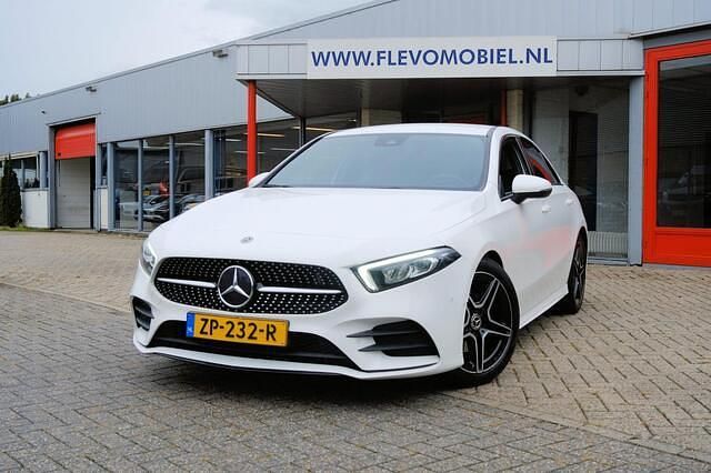 Wit Gebruikt 2019 Mercedes A180 Premium Sedan | € 24.450 (Duur) - Afbeelding 1/4