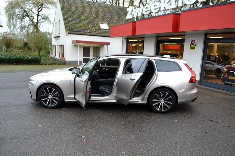 Occasion Volvo V60 Plus 253 PK (186 kW) 2025 Beige Stationwagen