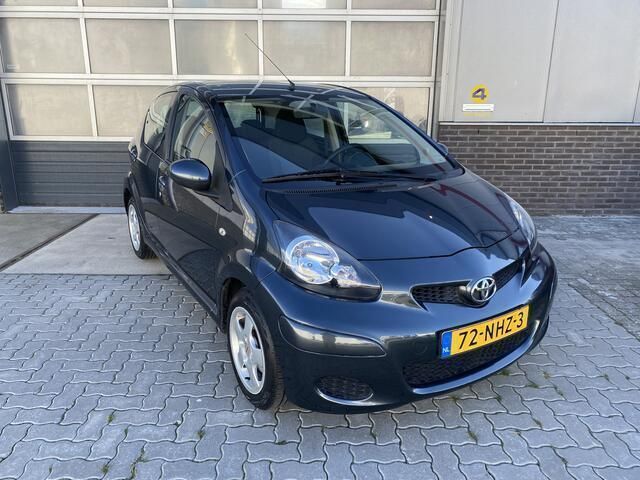 Grijs Gebruikt 2010 Toyota Aygo Comfort Hatchback | € 6.250 (Duur) - Afbeelding 1/4