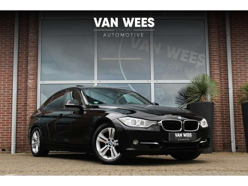 Zwart Gebruikt 2012 BMW 328 Executive Sedan | € 12.950 (Eerlijke prijs) - Afbeelding 1/3