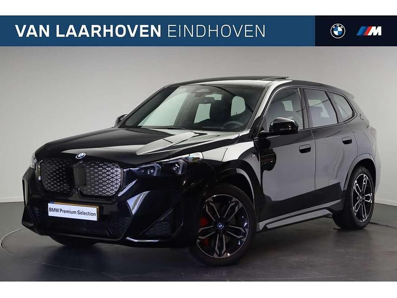 Zwart, metallic lak Gebruikt 2025 BMW iX1 Comfort Edition SUV | € 54.950 - Afbeelding 1/4
