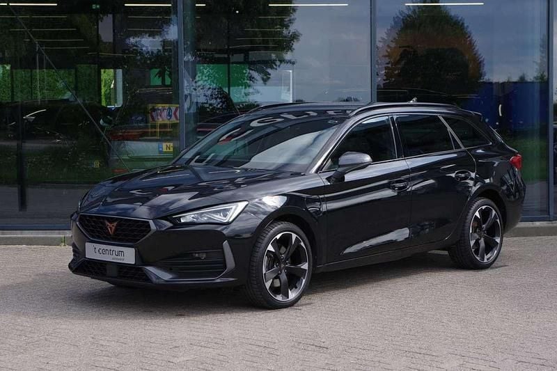 Zwart, metallic lak Gebruikt 2022 Cupra Leon Stationwagen | € 24.900 (Goede deal) - Afbeelding 1/4