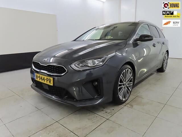Grijs Gebruikt 2020 Kia ProCeed Hatchback | € 20.999 (Eerlijke prijs) - Afbeelding 1/4