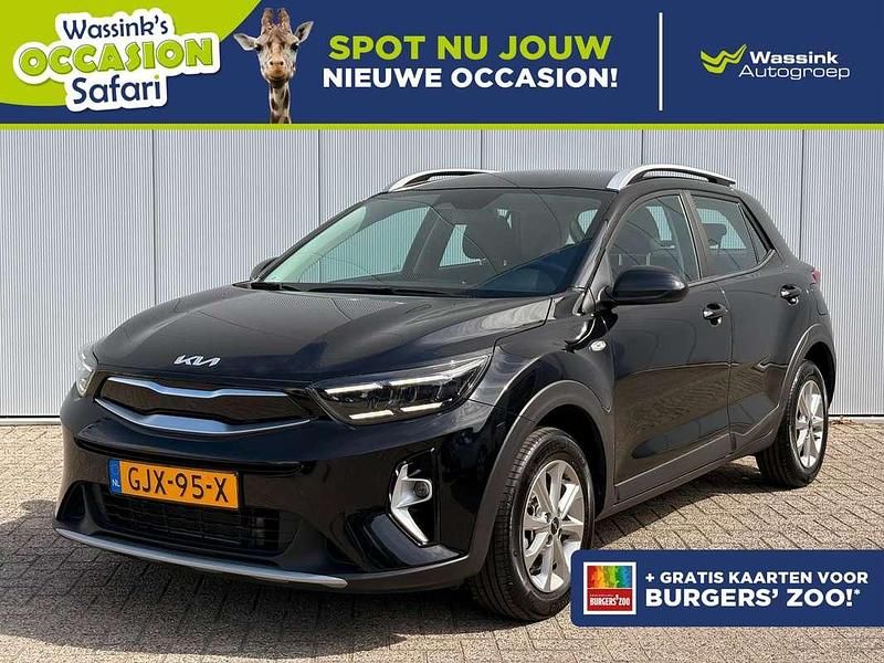 Zwart, metallic lak Gebruikt 2024 Kia Stonic SUV | € 22.900 (Eerlijke prijs) - Afbeelding 1/3