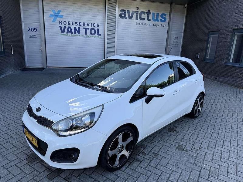Wit Gebruikt 2012 Kia Rio MPV | € 8.250 (Eerlijke prijs) - Afbeelding 1/4