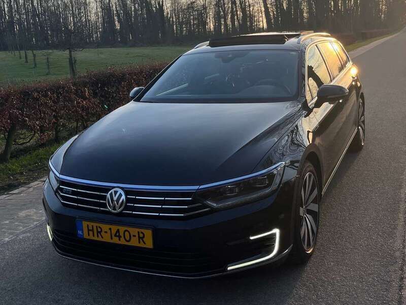Zwart Gebruikt 2015 VW Passat Highline Stationwagen | € 11.950 (Eerlijke prijs) - Afbeelding 1/4