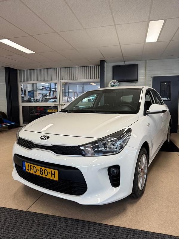 Hatchback Occasion 2018 Kia Rio Comfort Hatchback | € 10.250 (Eerlijke prijs) - Afbeelding 1/4