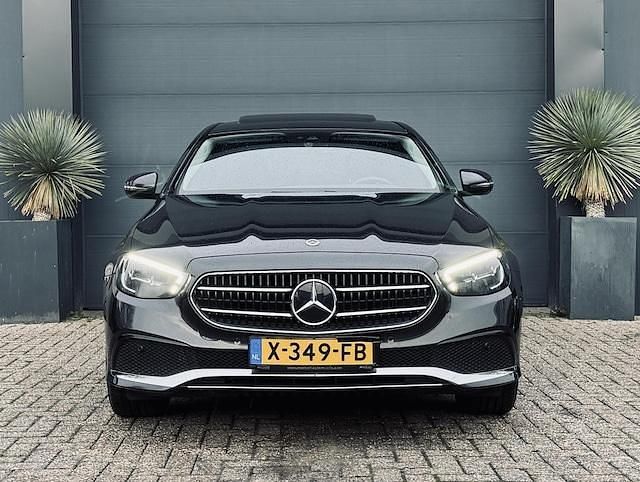 Occasion Mercedes E300 AMG line 320 PK (235 kW) 2022 Grijs Sedan