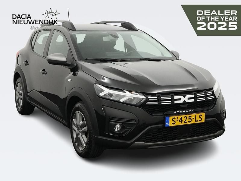 Zwart Occasion 2023 Dacia Sandero Expression Hatchback | € 15.945 (Eerlijke prijs) - Afbeelding 1/4