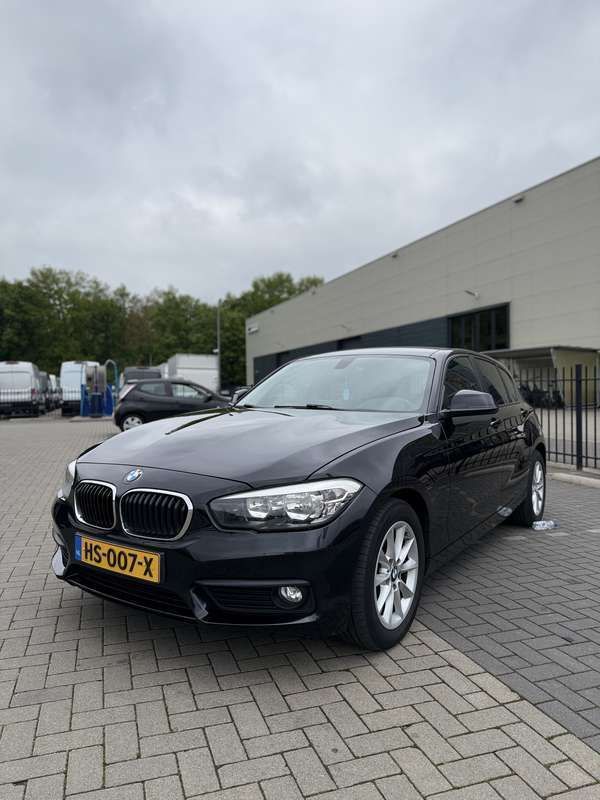 Zwart Gebruikt 2015 BMW 118 Hatchback | € 10.750 (Eerlijke prijs) - Afbeelding 1/4