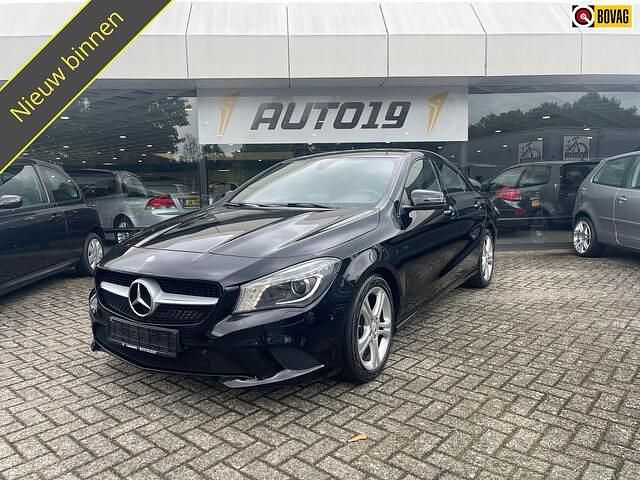 Zwart Gebruikt 2015 Mercedes CLA180 Ambition Sedan | € 16.919 (Eerlijke prijs) - Afbeelding 1/3