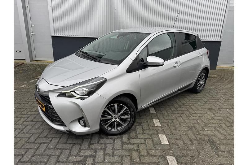 Occasion Toyota Yaris 111 PK (81 kW) 2019 Grijs Hatchback