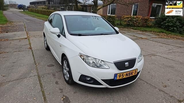 Wit Gebruikt 2010 Seat Ibiza Ecomotive Hatchback | € 1.600 - Afbeelding 1/4
