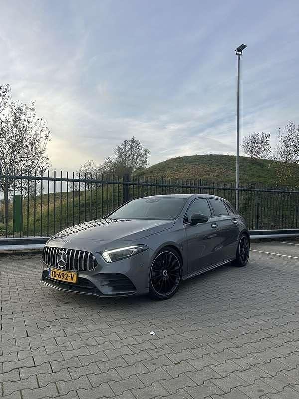 Grijs Gebruikt 2018 Mercedes A200 AMG line Stationwagen | € 28.750 (Duur) - Afbeelding 1/4