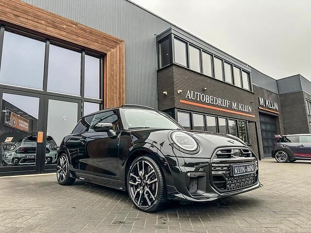 Zwart Gebruikt 2024 Mini John Cooper Works Hatchback | € 42.500 (Duur) - Afbeelding 1/4