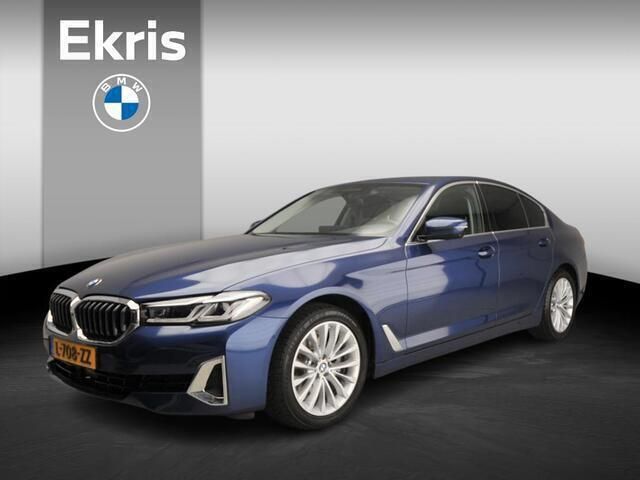 Blauw, metallic lak Gebruikt 2021 BMW 520 Luxury Line Sedan | € 35.900 (Eerlijke prijs) - Afbeelding 1/4
