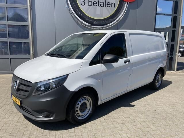 Wit Gebruikt 2020 Mercedes Vito MPV | € 10.950 (Super prijs) - Afbeelding 1/4
