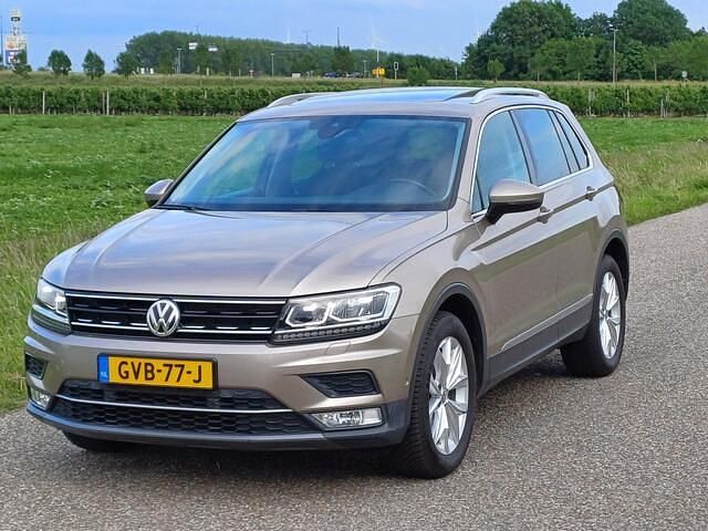 Occasion VW Tiguan Highline 150 PK (110 kW) 2017 Geel SUV