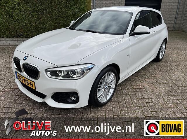 Wit Gebruikt 2017 BMW 118 Executive Hatchback | € 18.450 (Eerlijke prijs) - Afbeelding 1/4