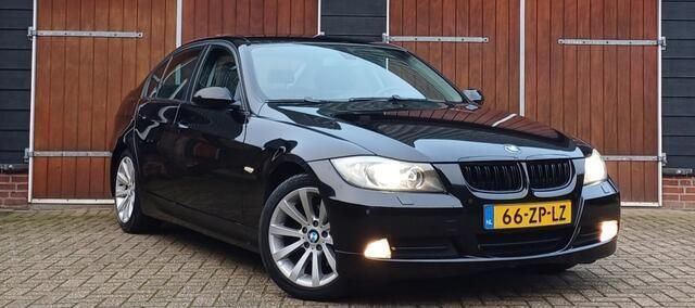 Zwart Gebruikt 2008 BMW 318 Sedan | € 5.950 (Eerlijke prijs) - Afbeelding 1/4