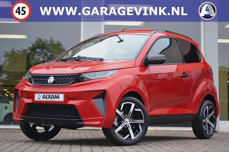 Rood Nieuw 2025 Aixam e-Crossover Hatchback | € 19.639 - Afbeelding 1/4
