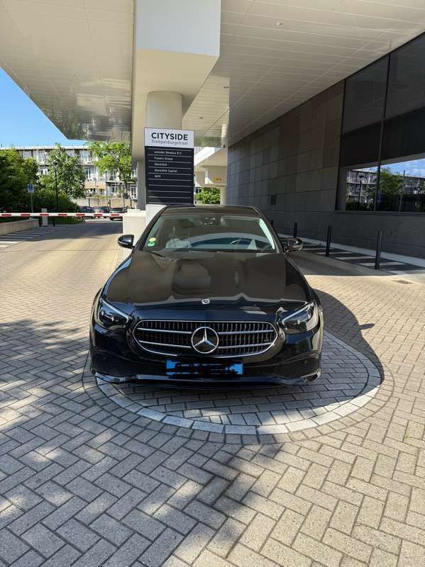 Zwart Gebruikt 2021 Mercedes E220 AMG Sedan | € 32.500 (Duur) - Afbeelding 1/4