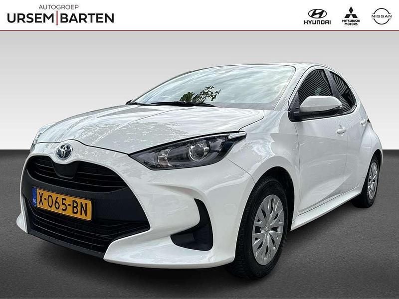 Wit, metallic lak Gebruikt 2023 Toyota Yaris Active Hatchback | € 19.930 (Goede deal) - Afbeelding 1/4
