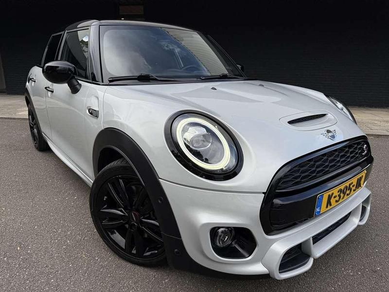 Wit Gebruikt 2021 Mini Cooper S Business Hatchback | € 31.995 (Eerlijke prijs) - Afbeelding 1/4