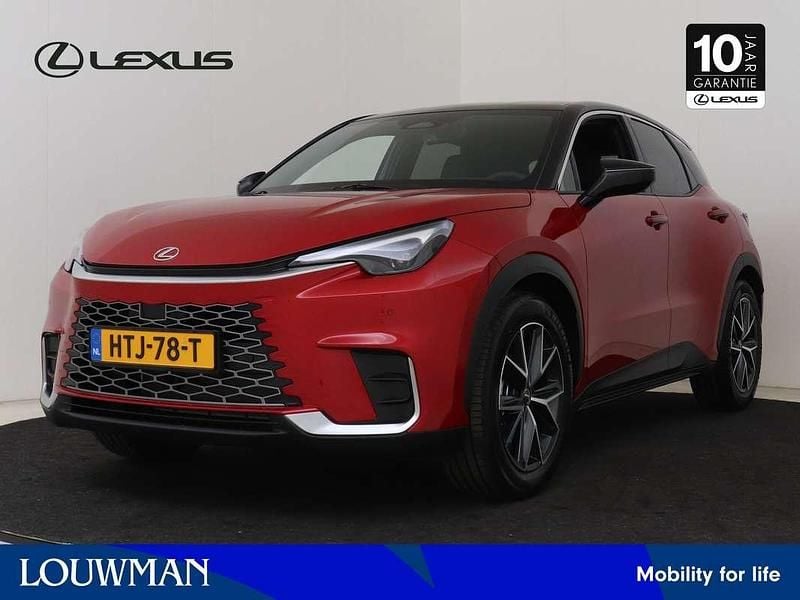 Rood Gebruikt 2025 Lexus LBX SUV | € 42.950 (Eerlijke prijs) - Afbeelding 1/3