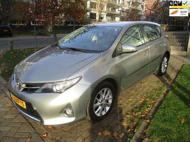 Grijs (metallic) Occasion 2014 Toyota Auris Hatchback | € 7.950 (Goede deal) - Afbeelding 1/4