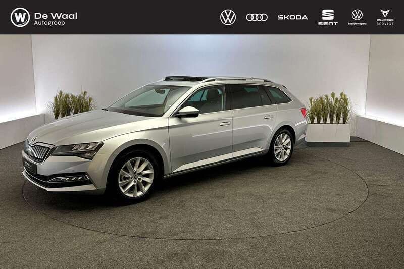Zilver Gebruikt 2024 Skoda Superb Business Line Stationwagen | € 34.900 (Goede deal) - Afbeelding 1/3
