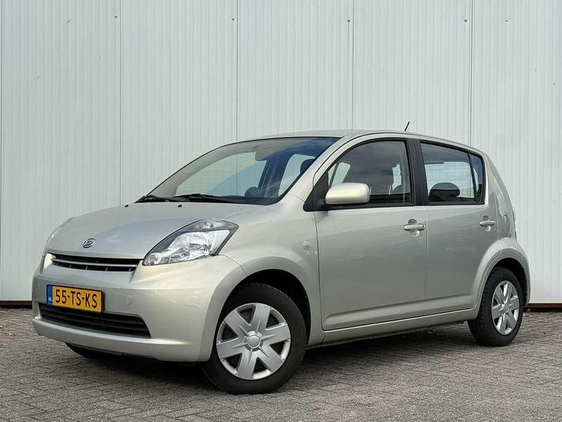 Beige Gebruikt 2007 Daihatsu Sirion Hatchback | € 3.945 (Iets duurder) - Afbeelding 1/4
